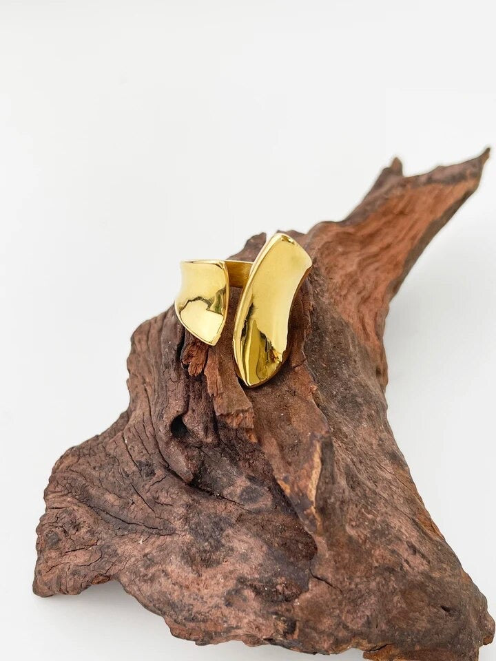 Aureate Crest Cuff Ring