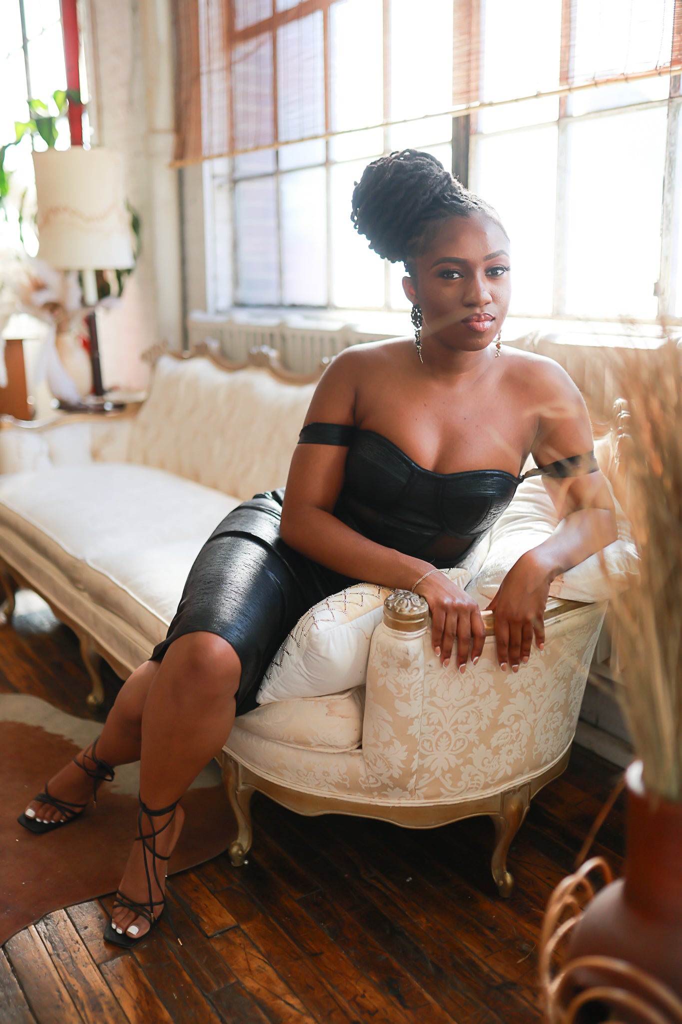 The Muse Off the Shoulder
