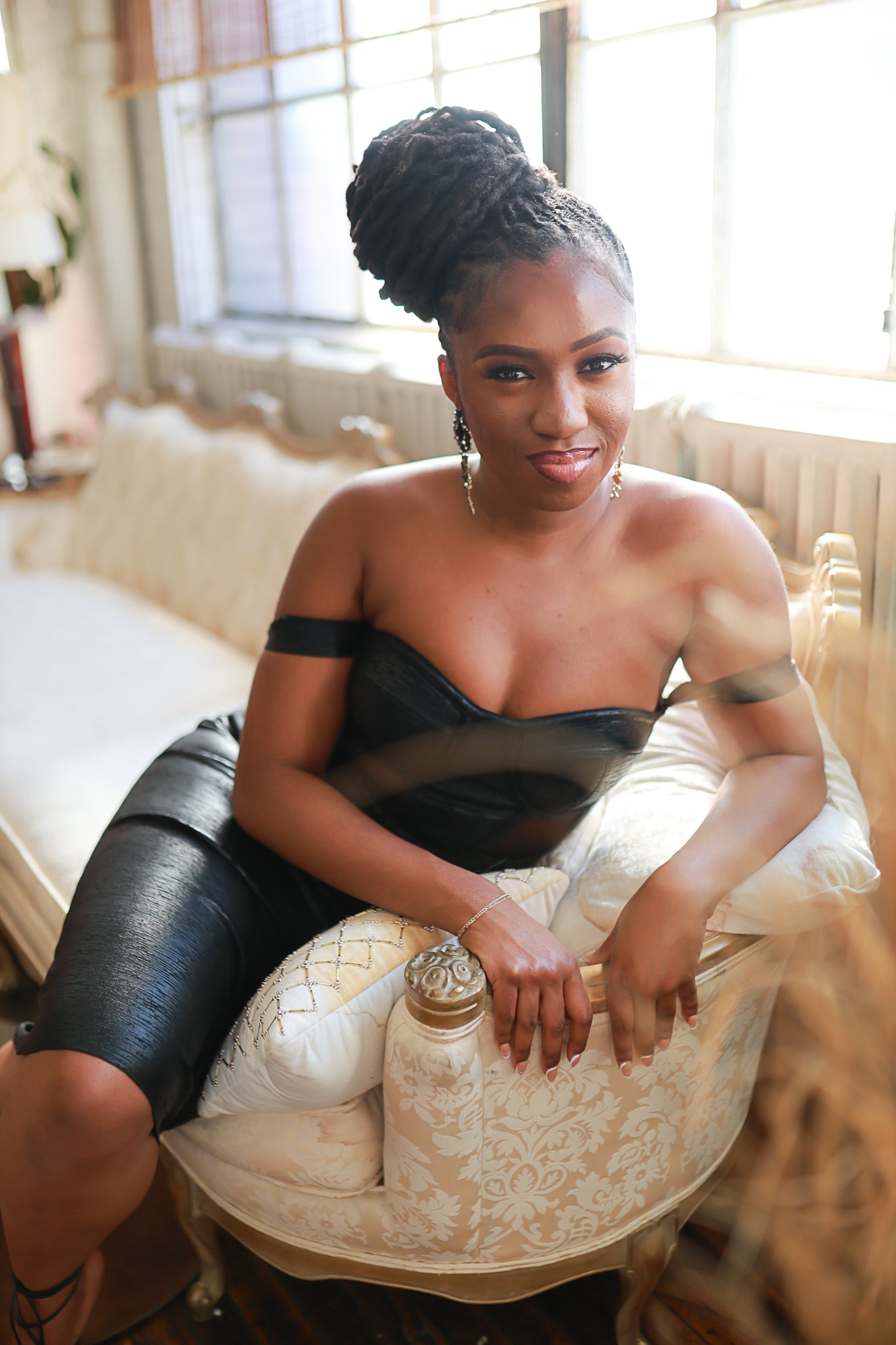 The Muse Off the Shoulder