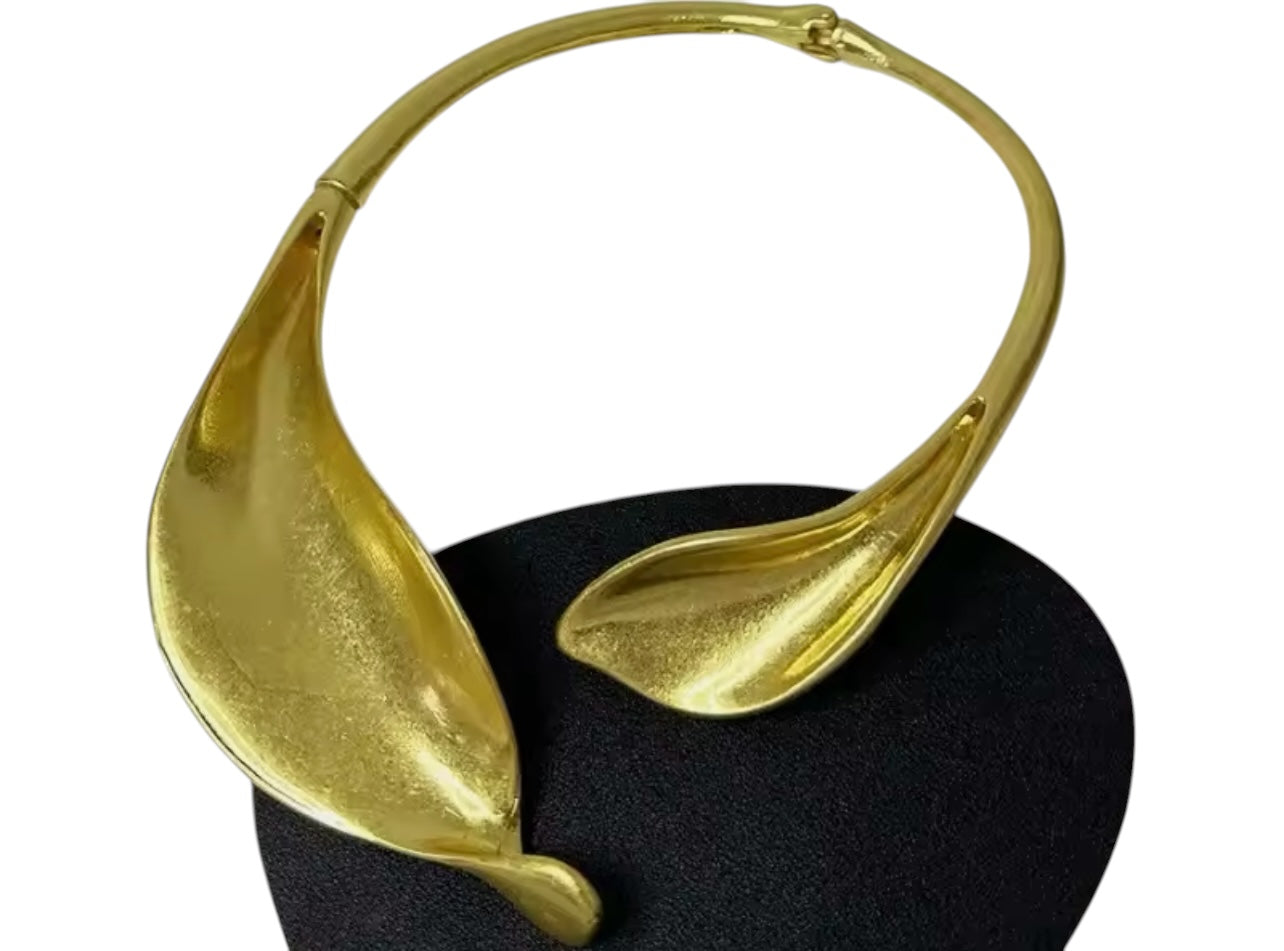 Aurelia Sculpted Collar